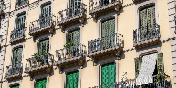 Puertas y Ventanas de Aluminio / PVC a medida Vall-llobrega · Aislamientos Acústicos