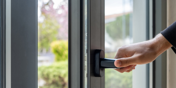 Puertas y Ventanas Aislantes de Aluminio / PVC Tortellà · Aislamiento del Frío y del Calor