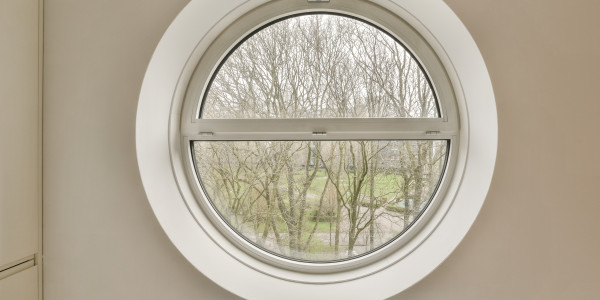 Fabricantes / Instaladores de Puertas y Ventanas de Aluminio / PVC Tortellà · Ojo de Buey, Curvada y Antiruido